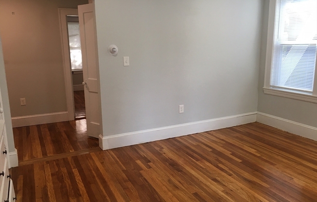 3 beds, 1 bath, 1,000 sqft, $3,100, Unit 6