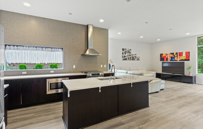 2325 N 122 ST