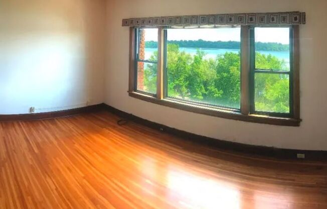 You’ll fall in LOVE with the VIEW! Rent Today! Convenient Location!