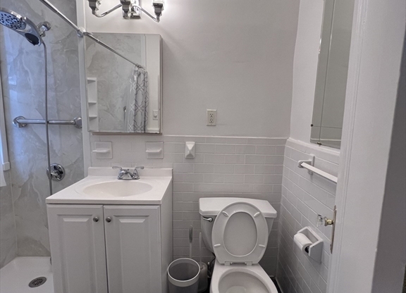 Studio, 1 bath, 400 sqft, $2,195, Unit 2