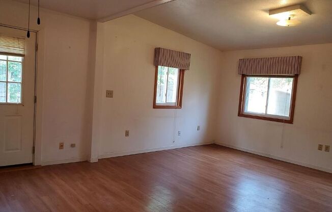 4 beds, 1 bath, $1,599