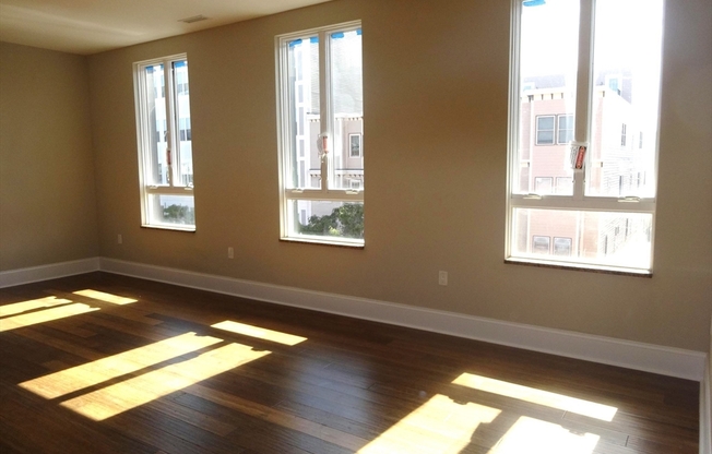 380 W Broadway # 4001