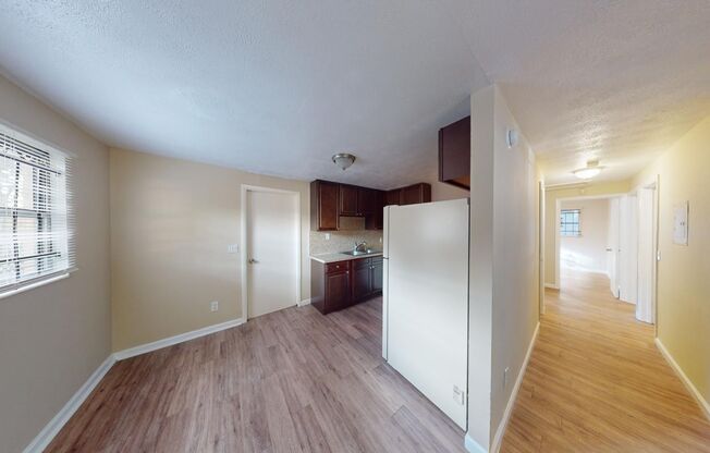 3 beds, 1 bath, $1,060