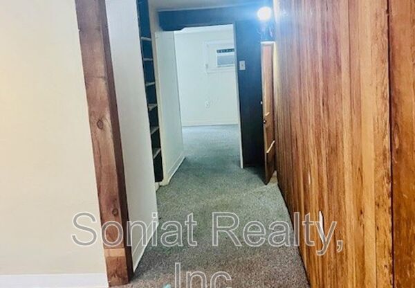 7 Allard Boulevard, 2