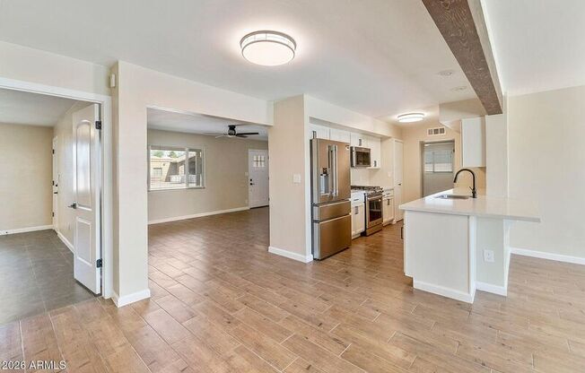 539 W 17 ST