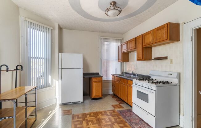 2 beds, 1 bath, $1,950, Unit 2nd Floor