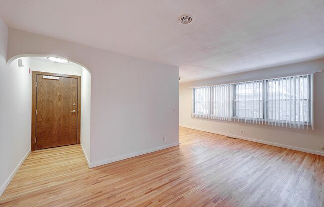 3 beds, 1 bath, 950 sqft, $2,250, Unit 930-E