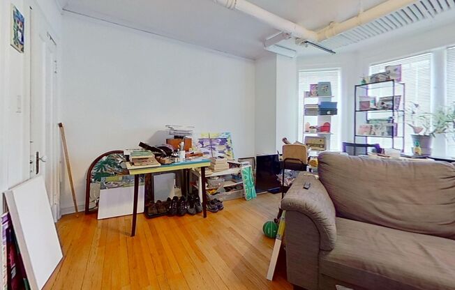 Large Lakeview Garden One Bedroom Includes Heat