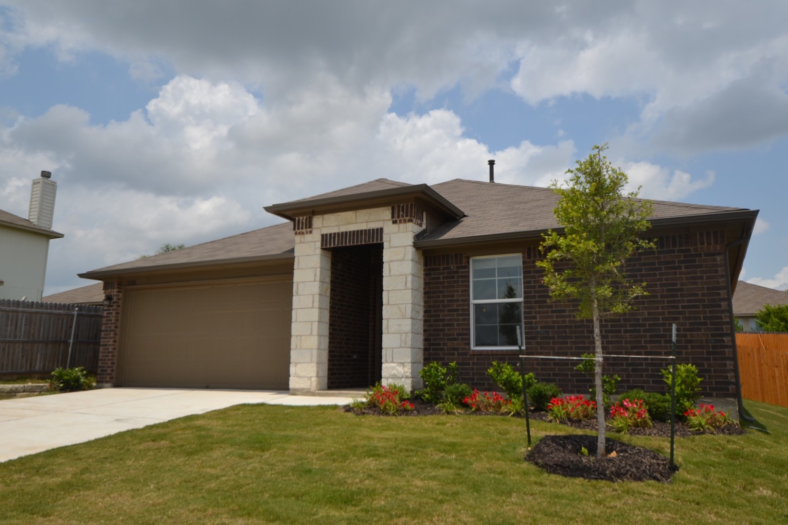 Updated Home in Pioneer Crossing! Available for July!