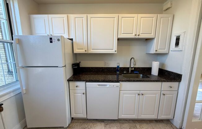 2 beds, 2 baths, 1,303 sqft, $3,000, Unit New King Edward  607