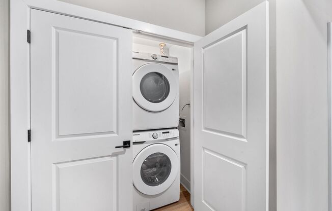 2 beds, 2 baths, 858 sqft, $1,749, Unit 212