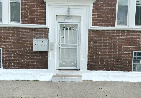 1413 W 66 ST