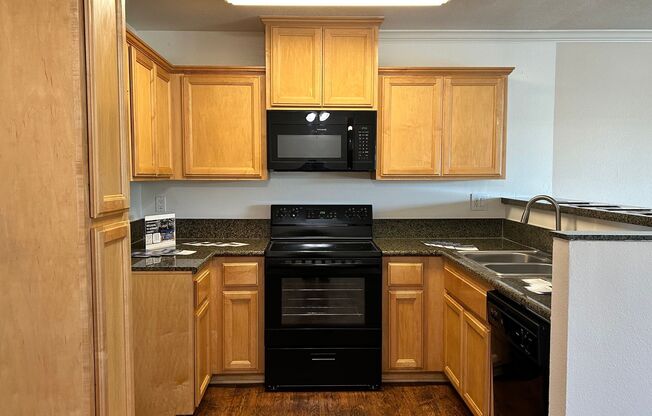 2 beds, 2 baths, 880 sqft, $2,780, Unit N-33