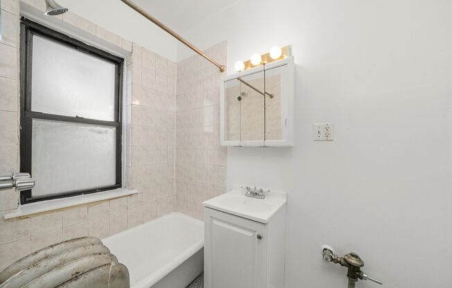 1 bed, 1 bath, 573 sqft, $1,895, Unit 2706-1FF