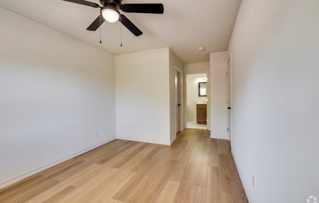 2 beds, 2 baths, 851 sqft, $1,175, Unit 43