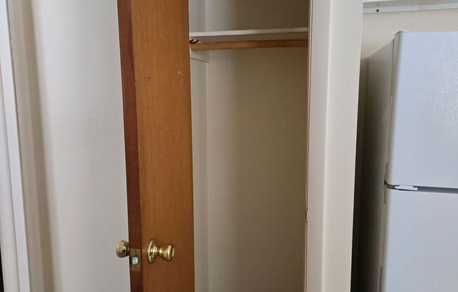 1 bed, 1 bath, 350 sqft, $955, Unit 031