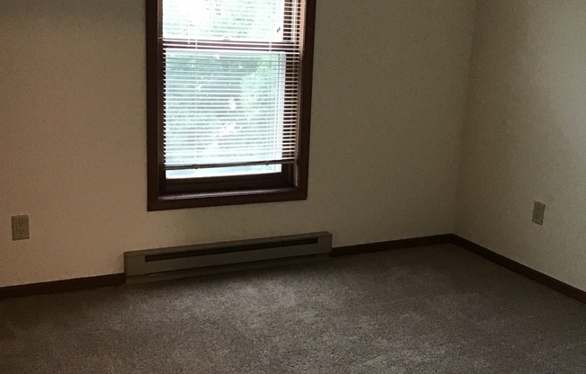 2 beds, 1 bath, 950 sqft, $1,750, Unit 7662CC