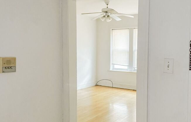 2 beds, 1 bath, 822 sqft, $2,100, Unit 5034-1