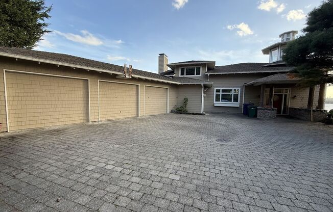 Kirkland Single Family House with stunning view!!