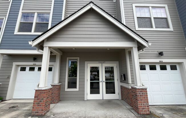 Modern 1-Bedroom Apartment with Stylish Finishes & Private Patio