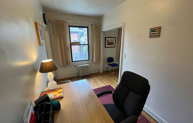 Fully Furnished 1 Bedroom, 1 Bathroom Condo in the Heart of Shadyside Available Now!