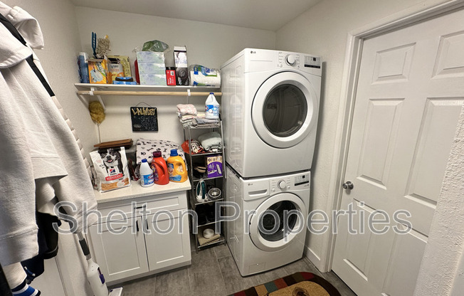 10806 W CAMELOT CIR