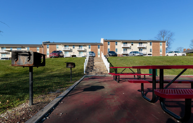 Outdoor BBQ & Picnic Area | Apartments For Rent in Lexington, KY | Triple Crown at Tates Creek