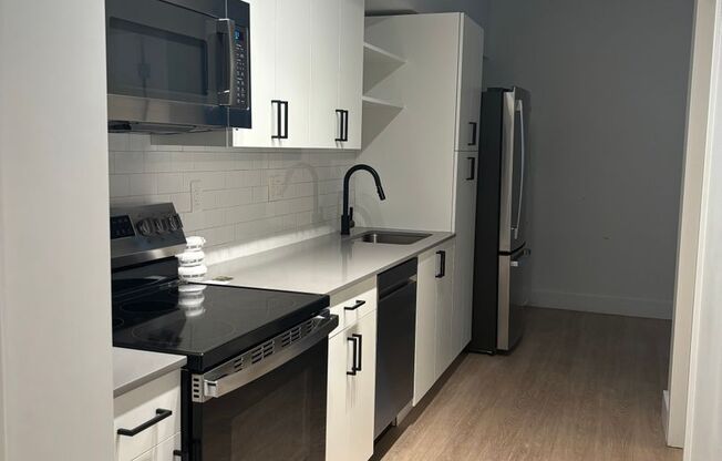 2 beds, 2 baths, 1,042 sqft, $2,450, Unit 504