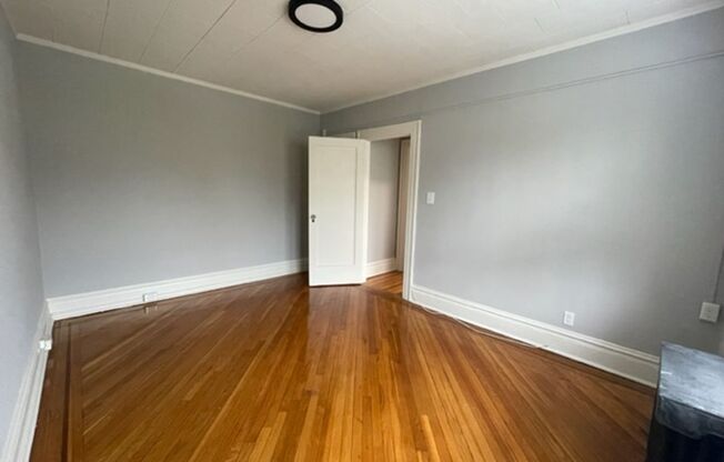 1 bed, 1 bath, 700 sqft, $2,225, Unit B10