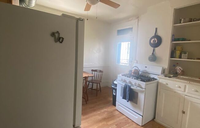 3 beds, 1 bath, $2,400, Unit #2