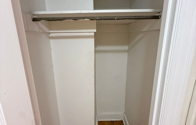 Studio, 1 bath, 294 sqft, $1,250, Unit New King Edward 8A4