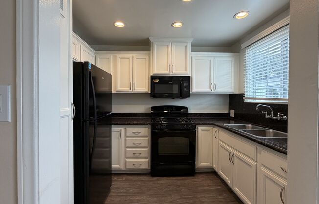 2 beds, 1 bath, 875 sqft, $2,585, Unit M-519A
