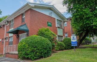 896 GREENWOOD AVE NE