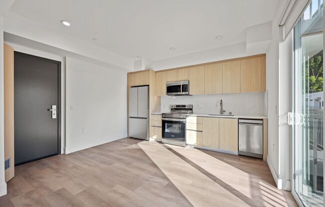 1 bed, 1 bath, 445 sqft, $2,500, Unit 406