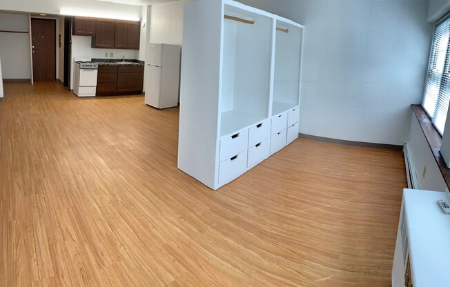 Studio, 1 bath, 400 sqft, $1,195, Unit 109