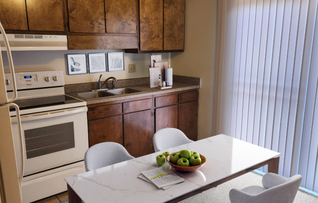 2 beds, 1.5 baths, 907 sqft, $1,275, Unit 15F