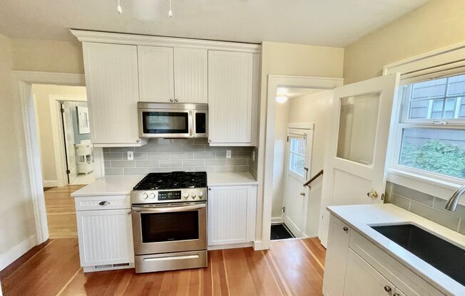 Rare Find, Large 3bd/2bathroom House Near Rose City Golf Course