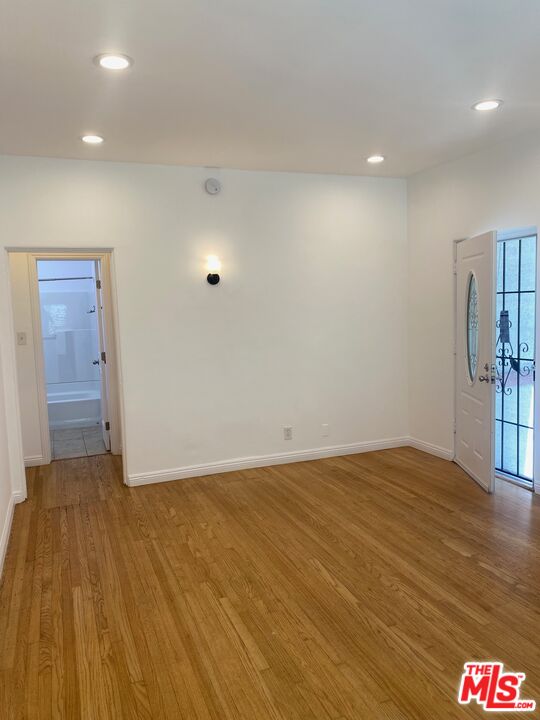 837 N ALEXANDRIA AVE