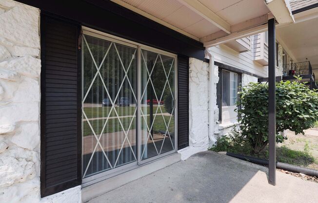 2 beds, 1.5 baths, 961 sqft, $1,295