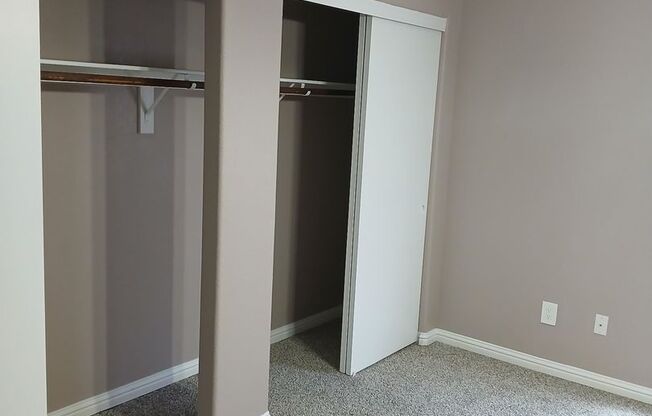 2 beds, 1 bath, 1,018 sqft, $1,700, Unit Hillpointe Rd. 1722