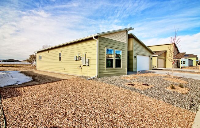 Beautiful Brand-New 3 Bedroom Home Near the Colorado River & Trail System