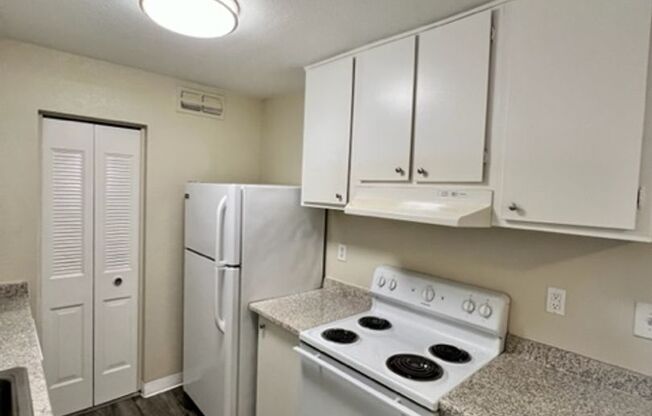 2 beds, 1 bath, 861 sqft, $1,710, Unit 22