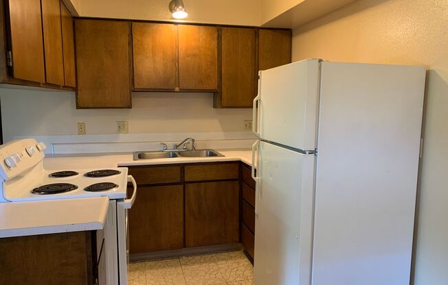 2 beds, 1 bath, $1,095, Unit #4