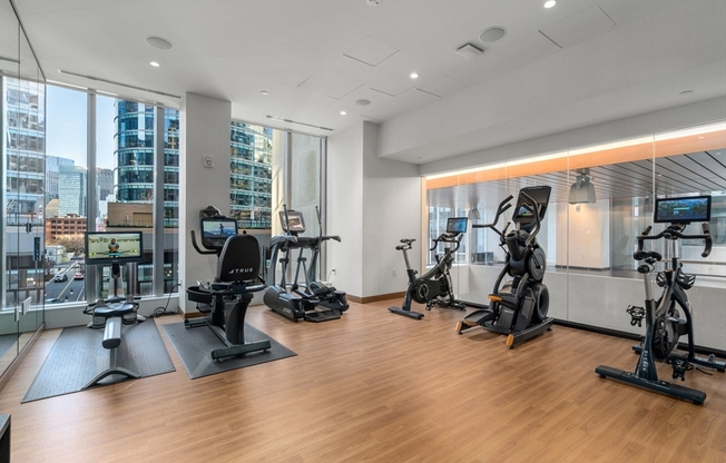 1 bed, 1 bath, 646 sqft, $5,300, Unit 1719