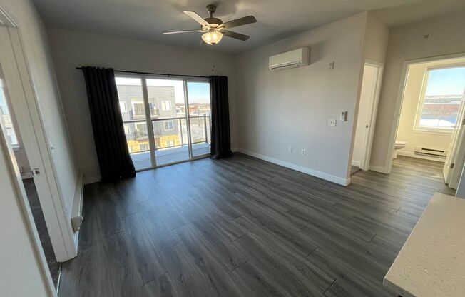 3 beds, 2 baths, 1,092 sqft, $2,095, Unit 1300-301