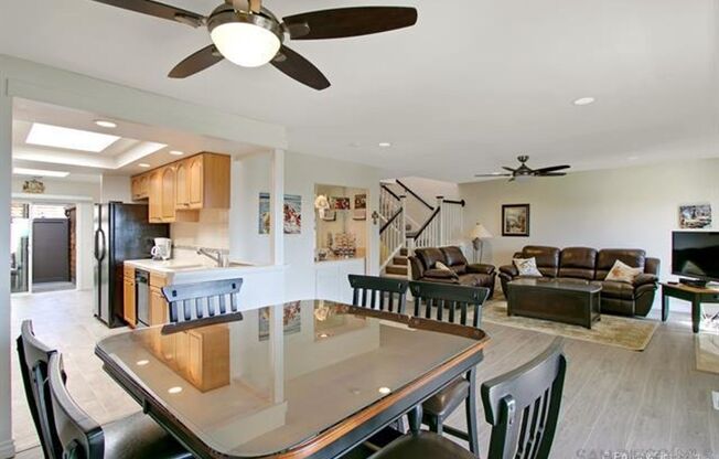 Gorgeous ocean view House 3 beds/ 3.5 baths in Del Mar.