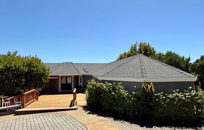 PANORAMIC BAY VIEW ESTATE IN PRESTIGIOUS TIBURON