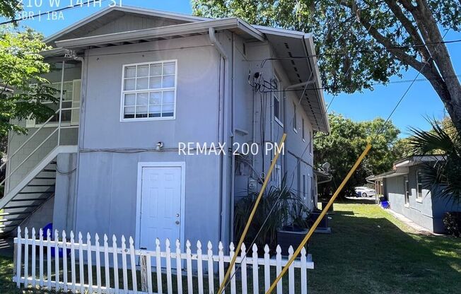 210 W 14 ST