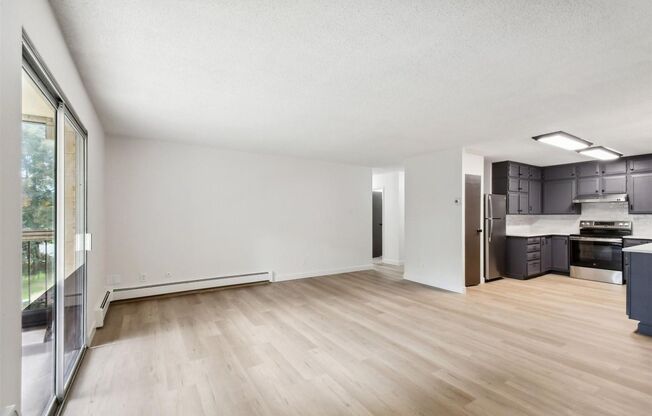 2 beds, 2 baths, $2,200, Unit Unit 205