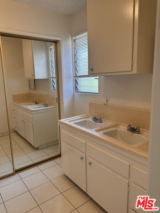 5411 S CENTINELA AVE